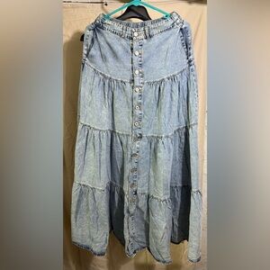 Chambray Denim Tiered Button Front Midi Skirt | Small